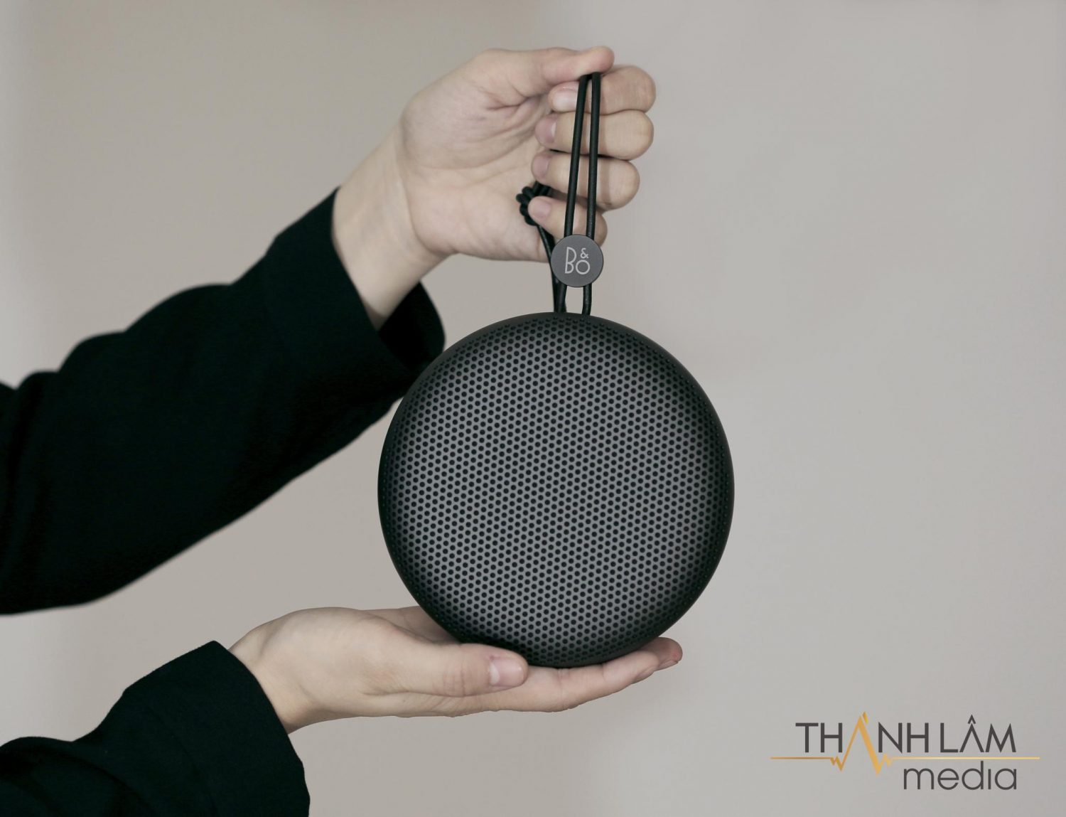 B&O Beoplay A1: Ấn tượng từ thiết kế đến âm thanh