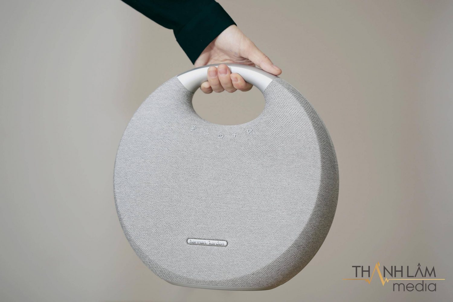So sánh Harman Kardon Onyx Studio 4 và 5 So sánh Harman Kardon Onyx Studio 4 và 5