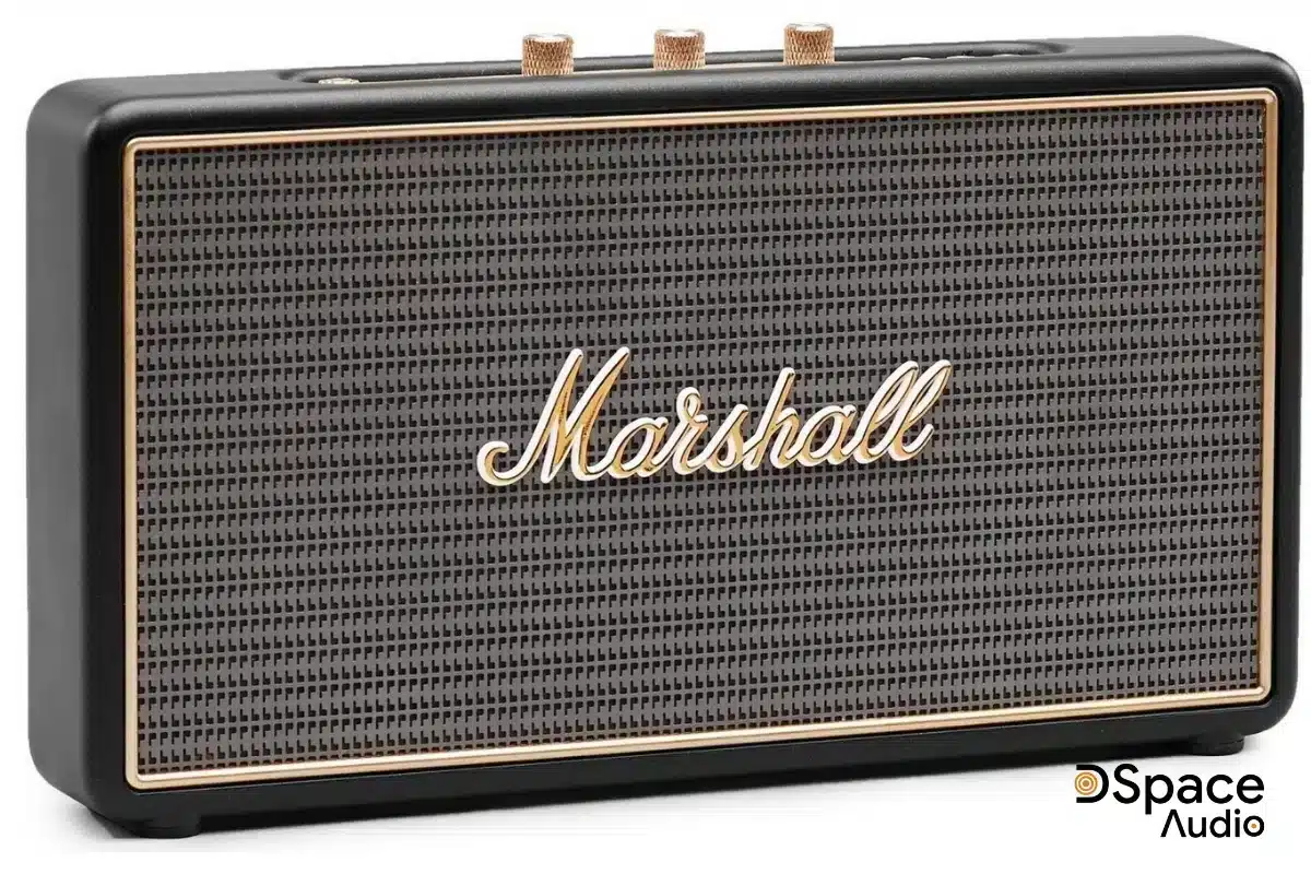 Loa Marshall Stockwell chính là phiên bản thu nhỏ của những chiếc guitar amplifier huyền thoại nhà Marshall. Với kích thước 260 x 140 x 41 mm và trọng lượng chỉ 1.2kg, Marshall Stockwell là chiếc loa có thiết kế vô cùng gọn gàng và sang trọng. Stockwell đã thể hiện đúng nghĩa của một chiếc loa bluetooth, dường như bạn có thể mang e nó theo chân đến bất cứ đâu,dù ở trong nhà hay đi du lịch,dã ngoại... Phù hợp với mọi căn phòng được trang trí theo phong cách decor, vintage hoàn hảo cho ngôi nhà của bạn.
