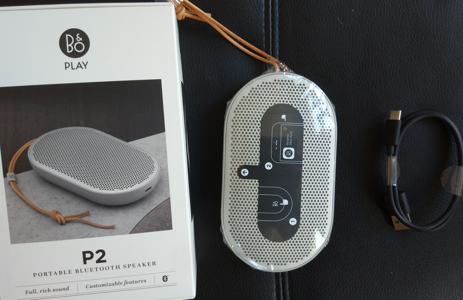 loa B&O Beoplay P2 Loa B&O Beoplay P2 được đóng gói khá đơn giản