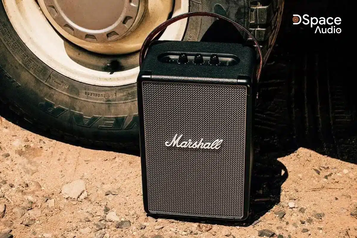 Giống như những mẫu loa khác của nhà Marshall, loa Marshall Tufton được lấy cảm hứng từ những chiếc amply cổ điển của hãng. Mặt trước của loa là lớp lưới tản nhiệt được đan bằng các thanh kim loại với logo Marshall màu bạc được đặt chính giữa. Các mặt bên của loa được làm từ nhựa vinyl cao cấp tạo hiệu ứng lớp vân da, các góc, cạnh loa đều được bo tròn. Tất cả các chi tiết thiết kế đều thể hiện tinh thần rock mạnh mẽ giống với chiếc Kilburn II và gần đây nhất là Stockwell II.