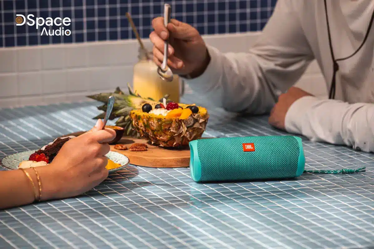 Loa JBL Flip 5 với khả năng kháng nước IPX7 mạnh mẽ