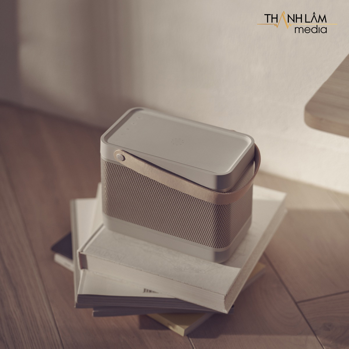 Loa Bang & Olufsen Beolit 20 Loa B&O Beolit 20 sở hữu hệ thống củ loa tiên tiến với một loa woofer 5.5 inch dải tần rộng