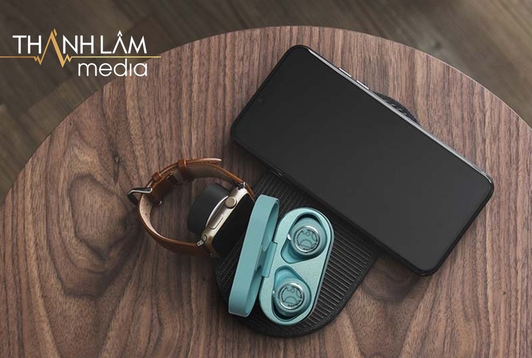 B&O Beoplay E8 Sport với công nghệ bluetooth 5.1 có thể kế nối với hầu hết các thiết bị Android và Apple