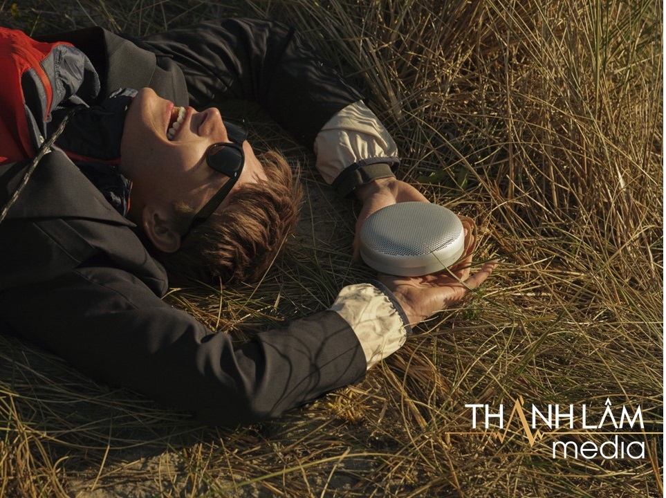 Beoplay A1 Gen 2 có thời lượng pin ngắn hơn nhưng cũng có thể chơi nhạc 18 giờ liên tục