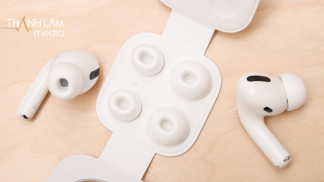 So sánh JBL Tune 230NC và Airpods Pro So sánh JBL Tune 230NC và Airpods Pro