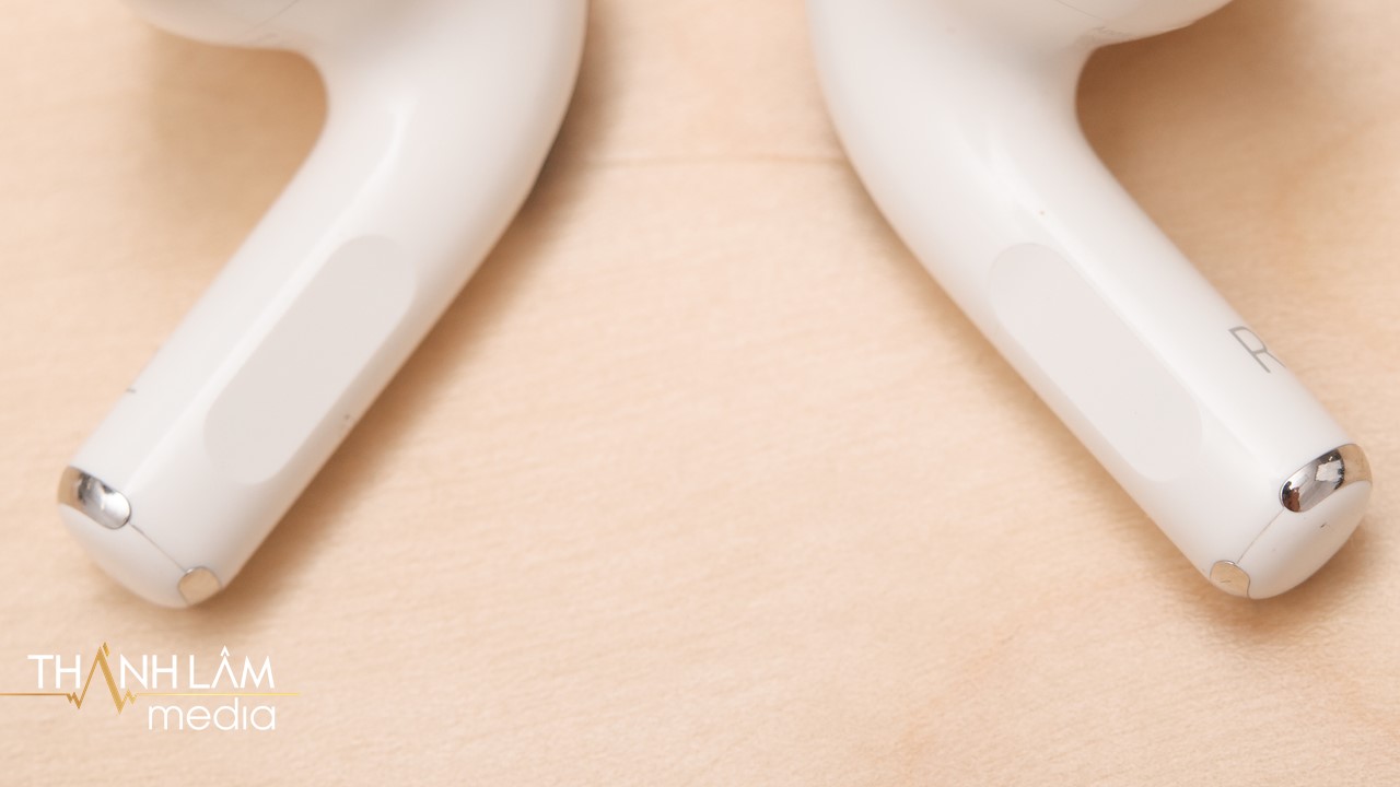 So sánh JBL Tune 230NC và Airpods Pro So sánh JBL Tune 230NC và Airpods Pro