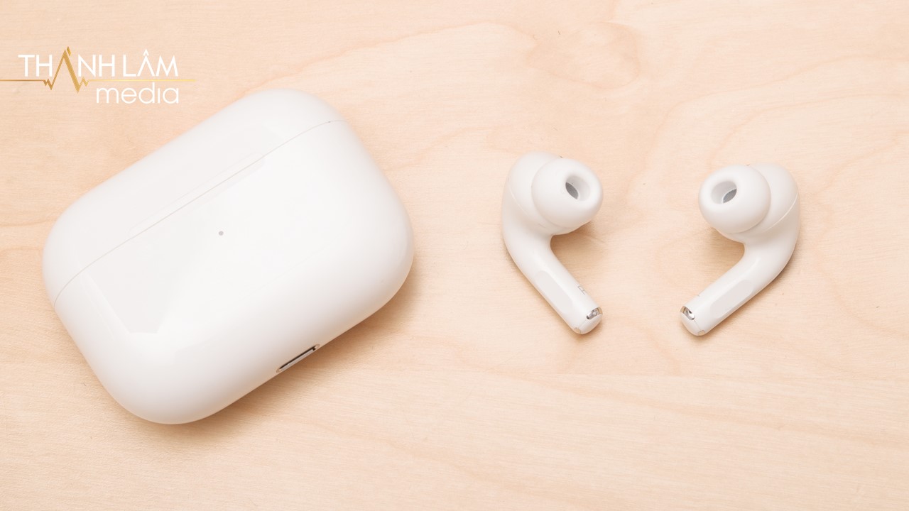 So sánh JBL Tune 230NC và Airpods Pro So sánh JBL Tune 230NC và Airpods Pro