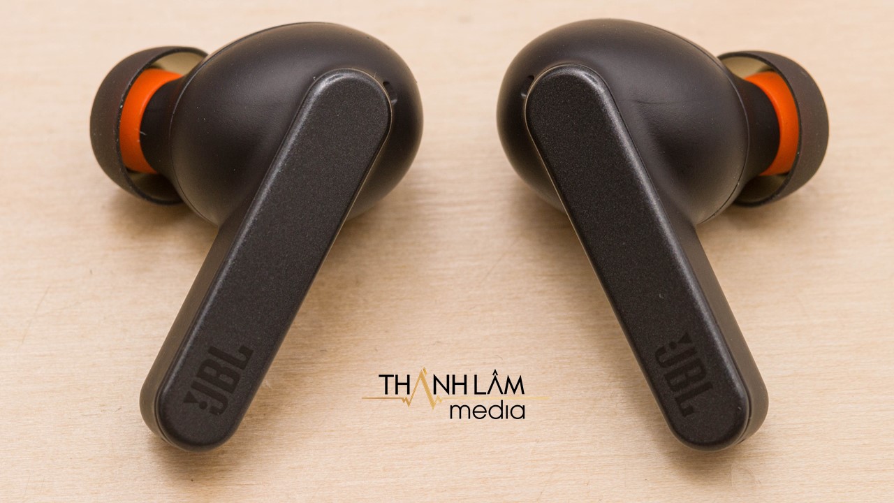 So sánh JBL Tune 230NC và JBL Live Pro+ So sánh JBL Tune 230NC và JBL Live Pro+