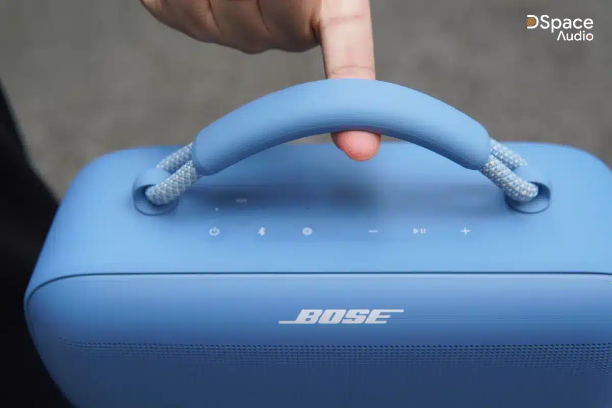 Bose Soundlink Max có quai xách tiện lợi có thể thay thế
