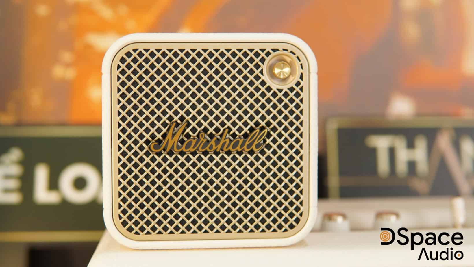 Marshall Willen II được trang bị công nghệ Bluetooth LE Audio, đảm bảo rằng không có gì cản trở trải nghiệm âm nhạc của bạn. Công nghệ tiên tiến này không chỉ đảm bảo kết nối ổn định mà còn mở ra một thế giới mới của khả năng chia sẻ âm thanh với Auracast™
