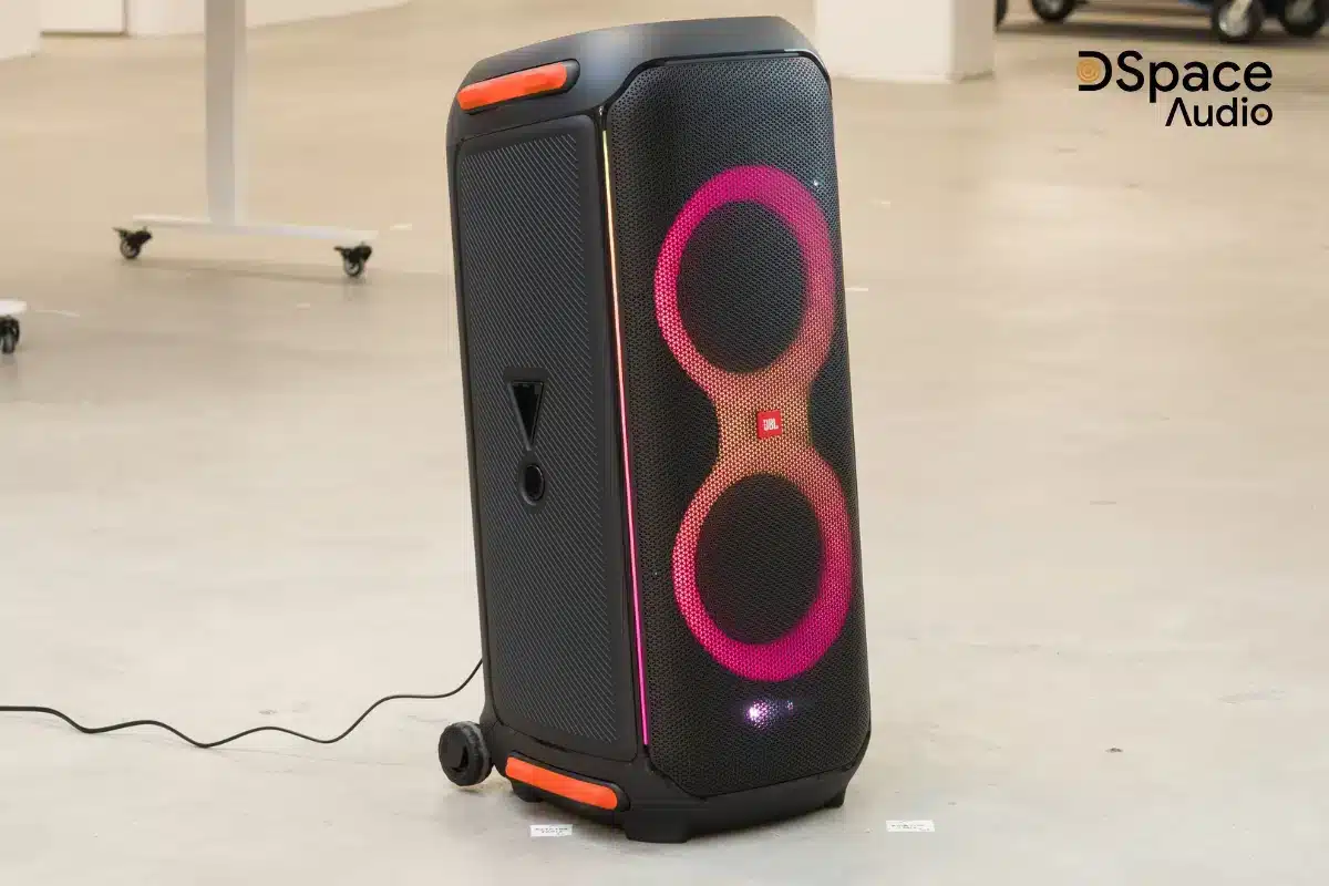 Loa JBl Partybox 710 với bánh xe dễ dàng di chuyển