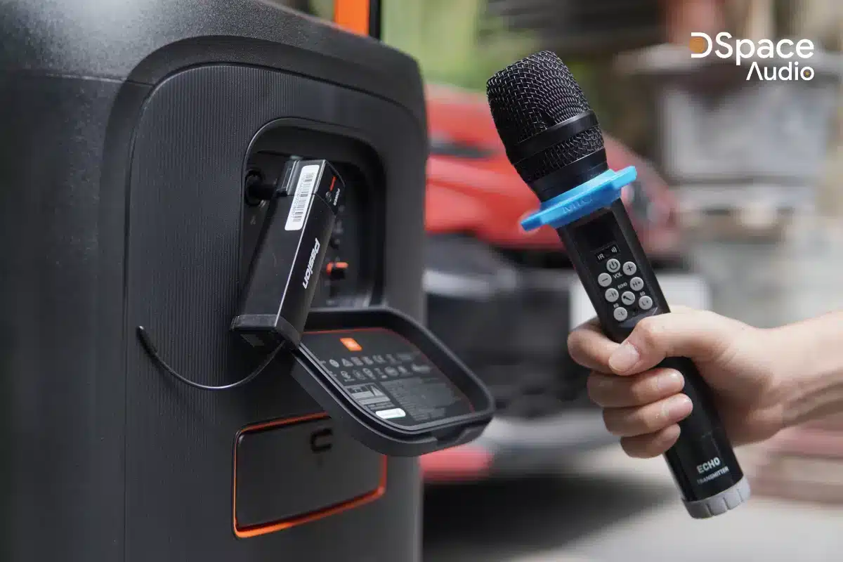 PartyBox 520 không chỉ nổi bật với kết nối Bluetooth hiện đại mà còn được trang bị cổng USB-C đa năng, cho phép bạn vừa sạc các thiết bị di động, vừa phát nhạc trực tiếp từ USB, điện thoại hoặc laptop một cách tiện lợi, đặc biệt hữu ích khi muốn nghe nhạc offline mà không cần internet—chỉ cần cắm USB, chọn bài hát yêu thích và tận hưởng âm nhạc mọi lúc mọi nơi.